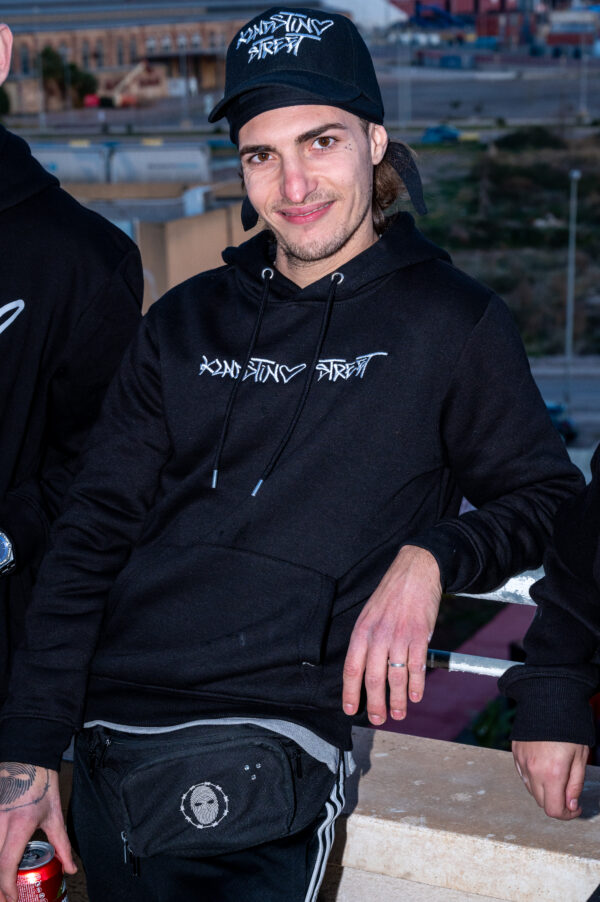 SUDADERA 'TAGLINE BORDADO'